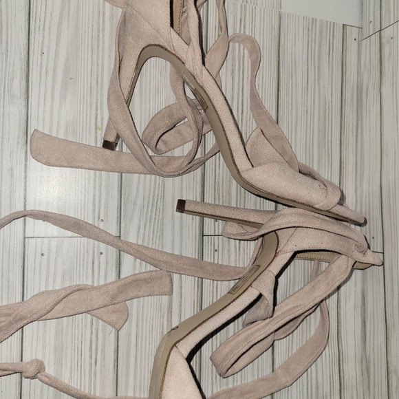 Aldo Lace Heels - Picture 5 of 8